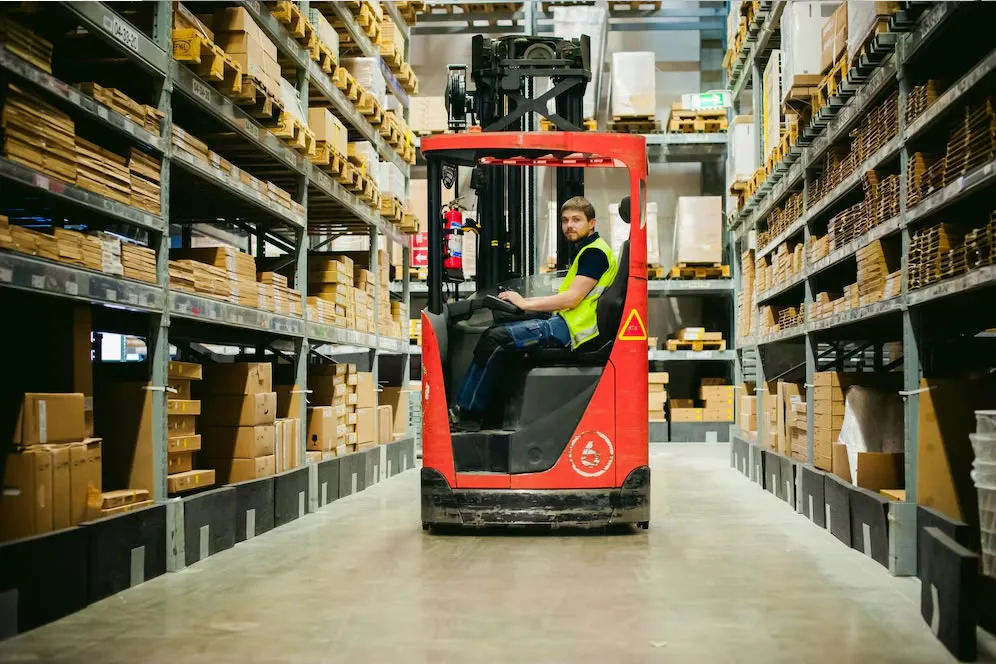 E-Ticaret Devleri İçin Kampanya Dönemlerinde 7/24 Acil Forklift Teknik Destek 2 Kampanya Fırtınasında Forkliftlerinizin Başına Gelebilecek "İyi Saatlerde Olsunlar"