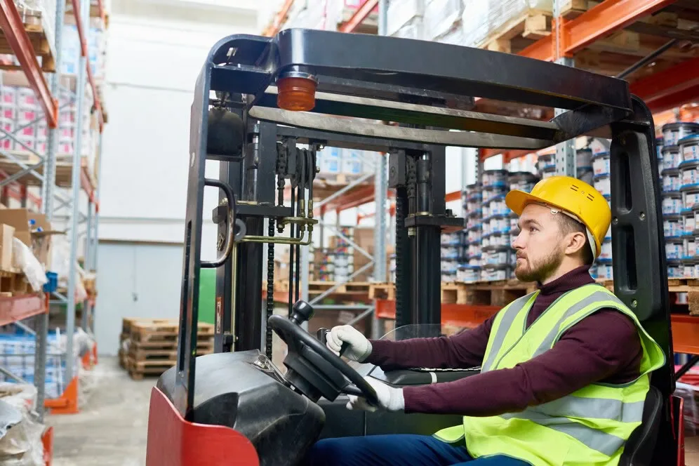 Forklift Revizyon Anlaşması mı Çağrı Bazlı Servis mi? Her İkisinin Avantaj ve Dezavantajları
