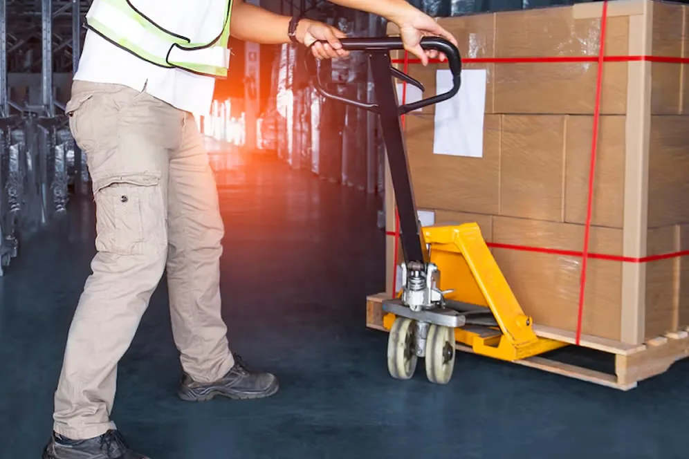 Büyük Market Depoları İçin Ride-on Binicili Transpalet Kiralama